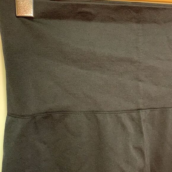 Soma Black Seamless Slimming Compression Capri Cropped Leggings Size M - Picture 5 of 9